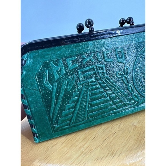 Handmade in Mexico vintage tooled green kiss lock change purse - Picture 14 of 16